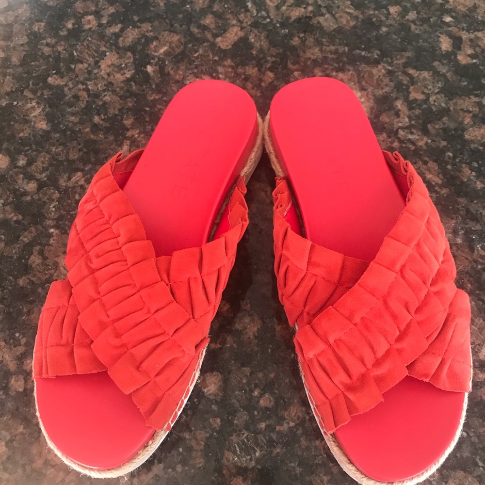 Red slides - Picture 4 of 4